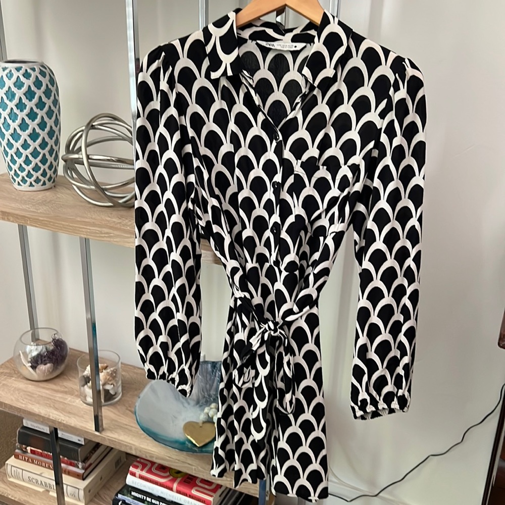 Zara black and white patterned dress size M